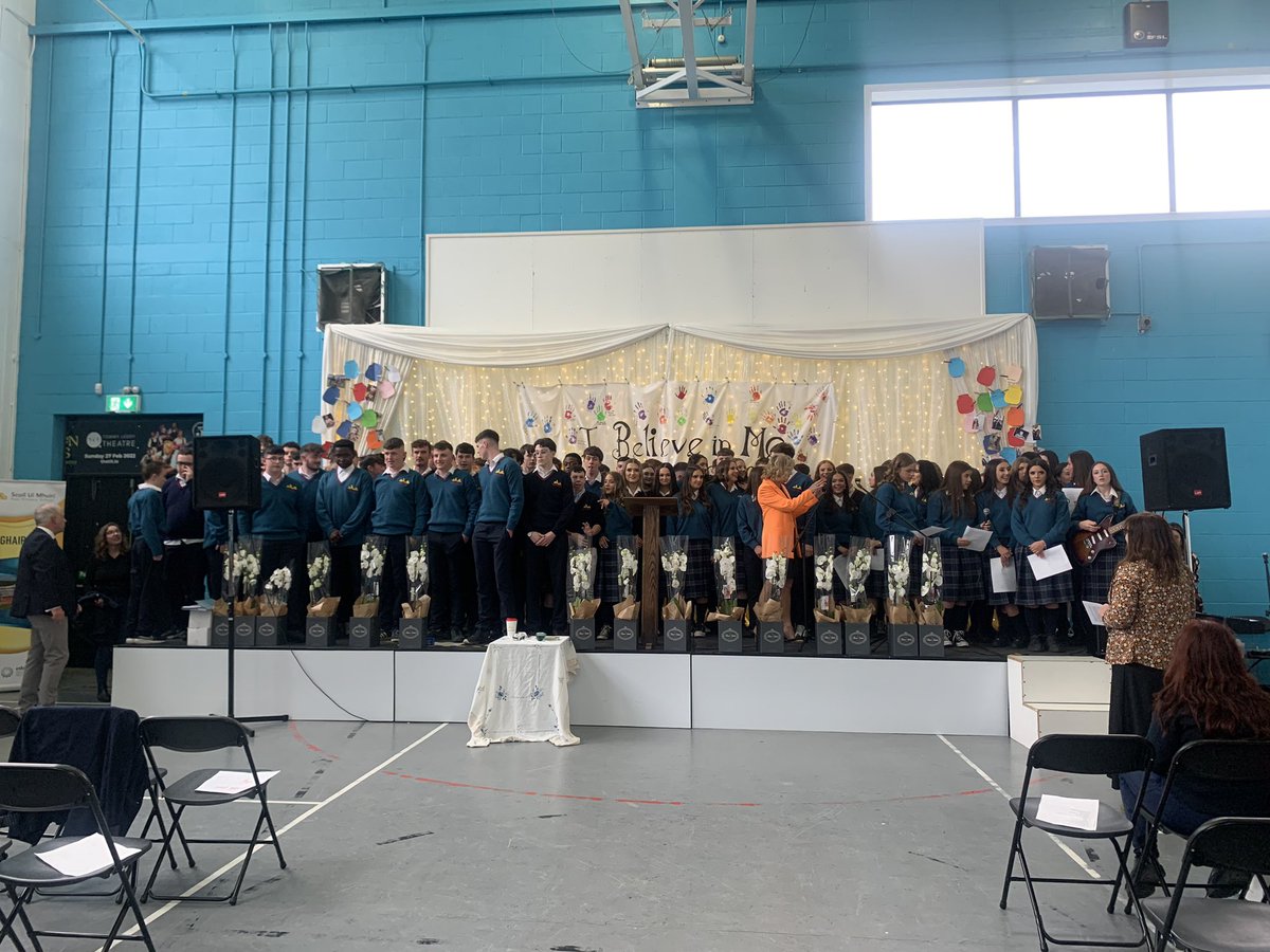 🎓This evening we bid farewell to the Class of 2024🎓Wishing you all the very best for the exams in June☘️We will miss you all🥲 #6thyears #graduation