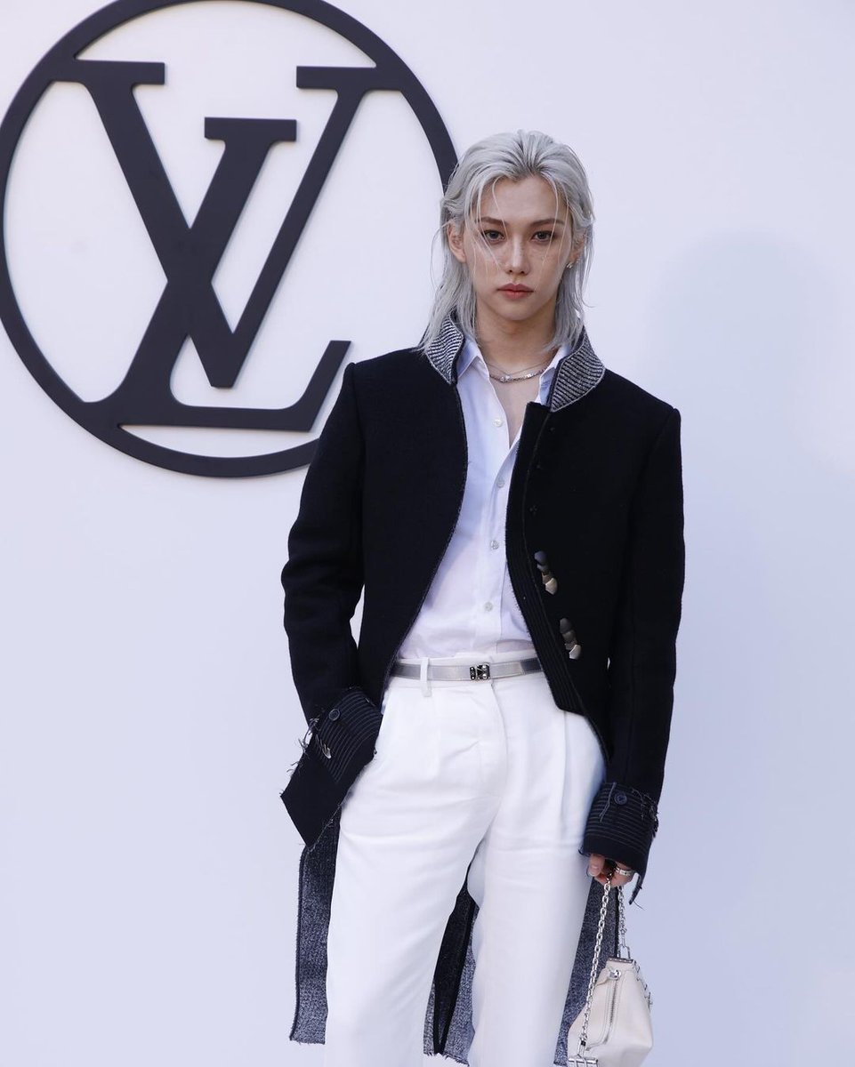 fuzzcat's tweet photo. #FELIXxLVCRUISE25 #LVCRUISE25
#FELIX @LouisVuitton https://t.co/ZHgRh2VxIc