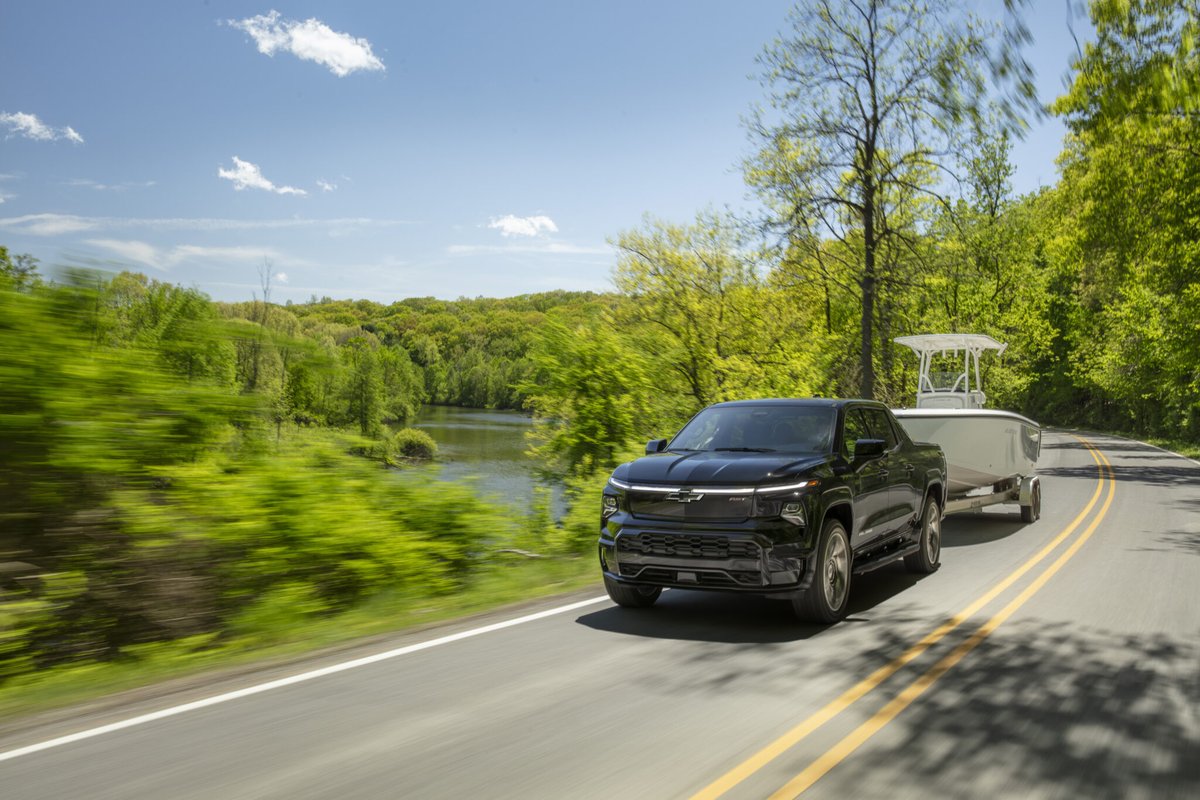 ForzaX1boats's tweet photo. From road to water, the @chevrolet Silverado EV RST and Forza X1 Electric Boat have you covered.
#ev #silverado #electricboat #electrictruck https://t.co/0ViqomHxdU