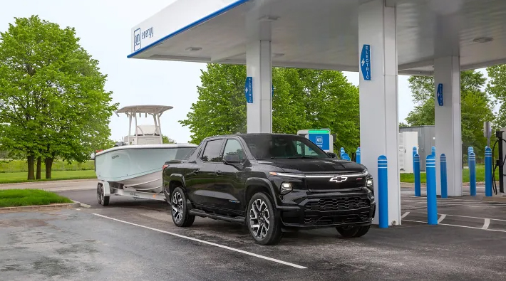 ForzaX1boats's tweet photo. From road to water, the @chevrolet Silverado EV RST and Forza X1 Electric Boat have you covered.
#ev #silverado #electricboat #electrictruck https://t.co/0ViqomHxdU