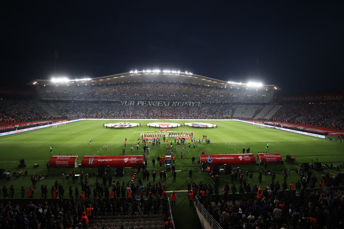 Tebrikler Beşiktaş! 🏆 Ziraat Türkiye Kupası Finali'nde Trabzonspor'u yenerek kupayı müzesine götüren Beşiktaş’ı kutluyorum. 👏🏻