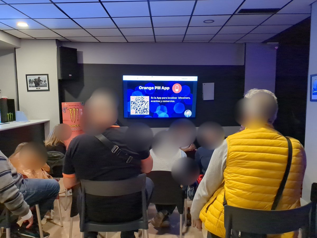 Ayer tuvimos otro gran Pizzaday en Vigo con l@s mejores compañer@s.  

 Charla de <a href="/PanasCripto/">CriptoPanas ⚡</a>, patrocinio de <a href="/orangepillapp/">Orange Pill App</a> y el fantástico local + pizzas de <a href="/Logingamingbar/">Login Gaming Bar</a>.

  En comunidad se vive mejor 🎂🍕🩷💪🔥