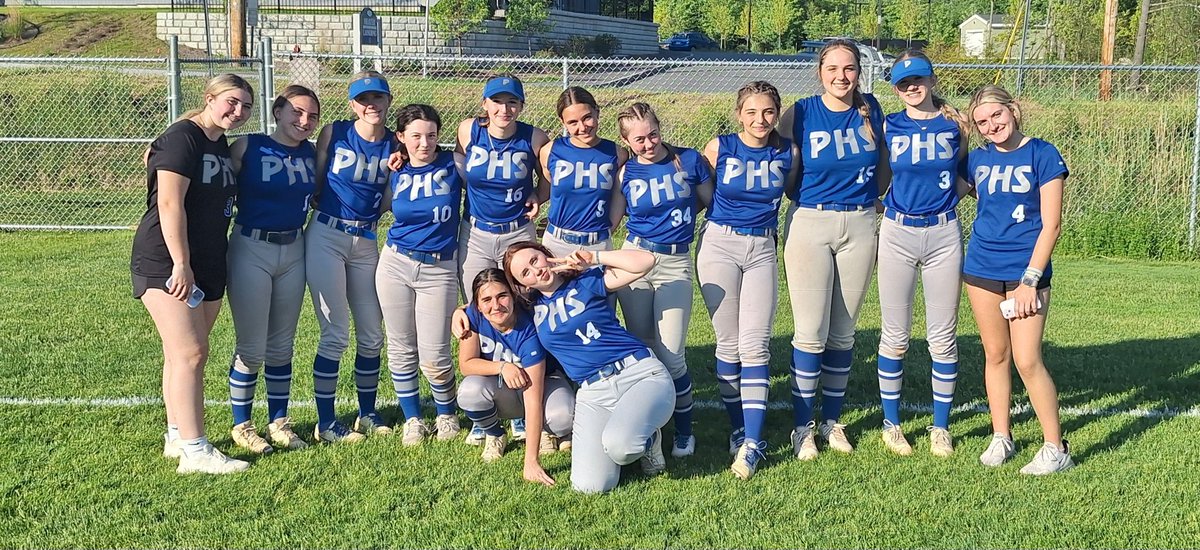 A nice picture of our 2024 Varsity Softball Team!!