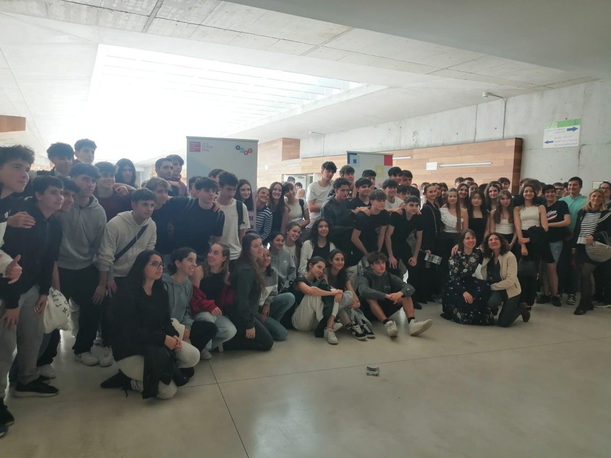 ieselpicarral's tweet photo. Esta mañana han tenido en la Universidad las defensas de la IV Edición del Trabajo de Investigación de nuestro alumnado de Bachillerato. Les damos la enhorabuena por su esfuerzo y constancia pues el resultado ha brillado hoy. @InnovaEducAr #ainves #investigar #secundaria https://t.co/Vh2yCkMtXb