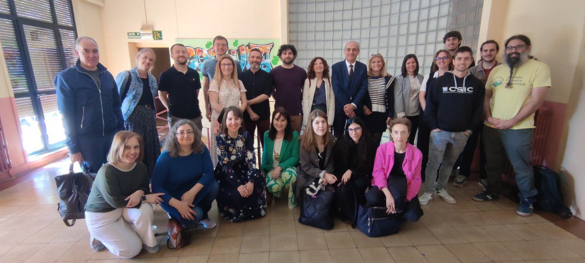 ieselpicarral's tweet photo. Esta mañana han tenido en la Universidad las defensas de la IV Edición del Trabajo de Investigación de nuestro alumnado de Bachillerato. Les damos la enhorabuena por su esfuerzo y constancia pues el resultado ha brillado hoy. @InnovaEducAr #ainves #investigar #secundaria https://t.co/Vh2yCkMtXb