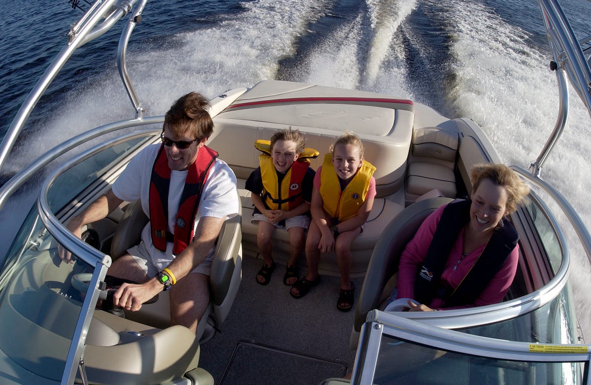 🚤 As summer approaches, boating safety is more crucial than ever. Learn how prosecutors play a vital role in enforcing laws to protect our waterways. #NationalSafeBoatingWeek bit.ly/3URYuSc @NASBLA