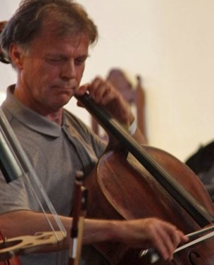 Fully interactive participants David Alves @ORAGNIZ #violins #UlrichMitzlaf (pic:#SOConnor) #cello + @alvaro_rosso #bass create an #originalparadigm w. #AlbertCirera #sax + @ramonpratsroura #drums on #DUOTwithStrings Review: jazzword.com/reviews/duot-w… #Portugal #improv #freemusic