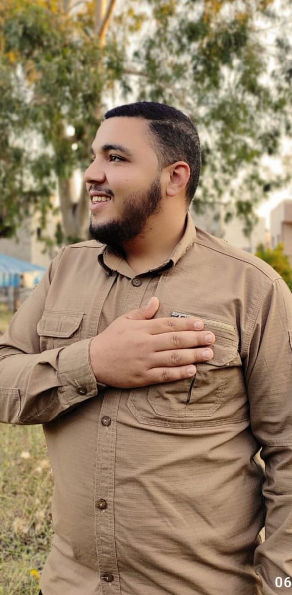 Ah_abed_albasit's tweet photo. ودَّعتُهُ عِندَ الغُرُوبِ مُلَوِّحًا
مِن يَومِها كُلُّ الزَّمانِ غُروبُ
#الفيلق_أبو_عبدالله
#شهيد 💔💔
الى رضوان الله يا قلبي 💔 https://t.co/4hhKiS3qNa