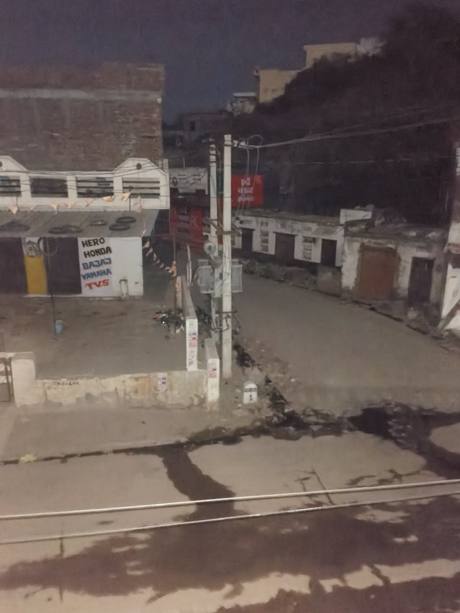 PRASHANTH__21's tweet photo. @AvvnlPro 
tum log electric bill nhi bharu to electricity kaatne bhut jldi aajate ho !! &amp; Your AEN &amp; JEN , WHOEVER THE OFFICER IS , have the audacity to say subh hi aayegi light dp ud gyi , din m subh se sham tk power cut Kiya! Din m na soye , raat m na soye. https://t.co/Zx78Qre8ot
