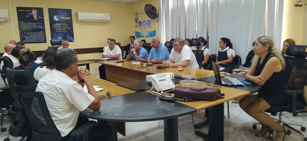 Sobre logros y proyecciones en la actividad comercial de @ETECSA_Cuba, intercambiamos esta tarde, con directivos de la Vicepresidencia Comercial, quienes visitan #PinardelRío y recorrerán durante dos días diferentes municipios de la provincia.#EtecsaTeAcompaña #EsteEsNuestroAzul