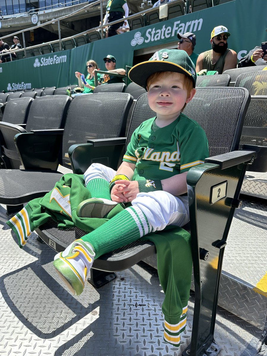 itsOpeningDay's tweet photo. 1st time Diamond Level and had to bring my boy. If only for the memories. Forever #LetsGoOakland #Athletics https://t.co/rtiUXKNHmr