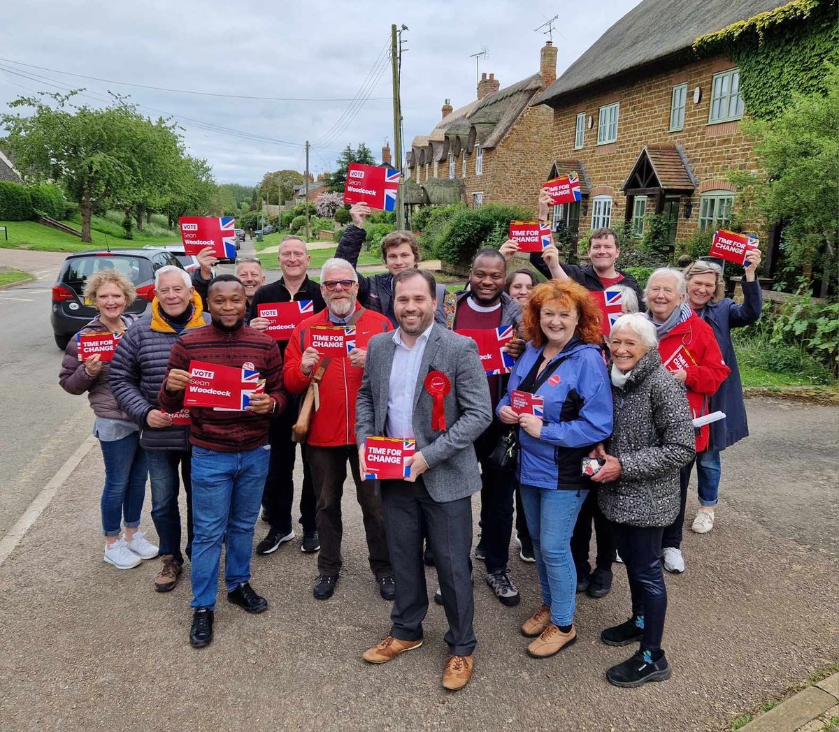 Great turnout for our first campaign session since the announcement of the General Election. Many residents of Hook Norton planning on voting for @SEANLWOODCOCK on July 4th.