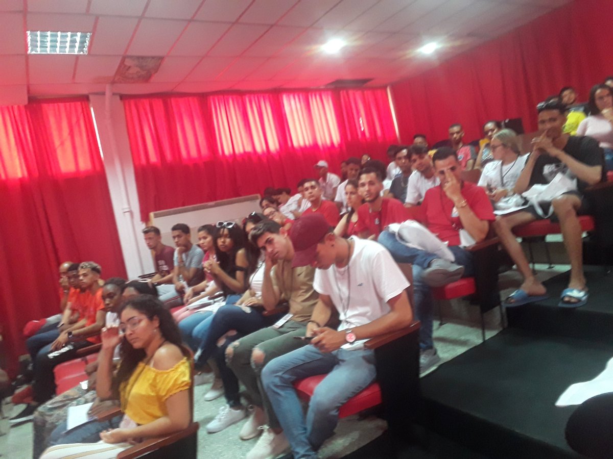 CimarronCuba's tweet photo. #RadioUniversitariaCuba: Directora Nacional de la @radio_cubana intercambia con delegados del XIV Festival de la Radio Universitaria. @YuzaimaCardona @alfonso_noya @wrr2 @manolitoweb @FeuCuba @Deguantanamo @MinutosdeCuba @RadioRelojCuba @radiotainofm @IcsCuba #GenteQueSuma #Cuba https://t.co/zzNacgygfR