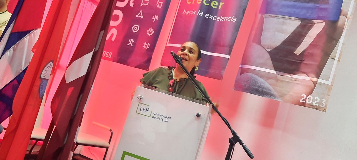 NelsonWuilmer's tweet photo. Directora general de la Radio cubana Yusaima Cardona se dirige entusiasmada a los presentes en el Festival nacional de la Radio universitaria. @radiotainofm @RadioRelojCuba @radio_cubana https://t.co/PRMMD5rusX