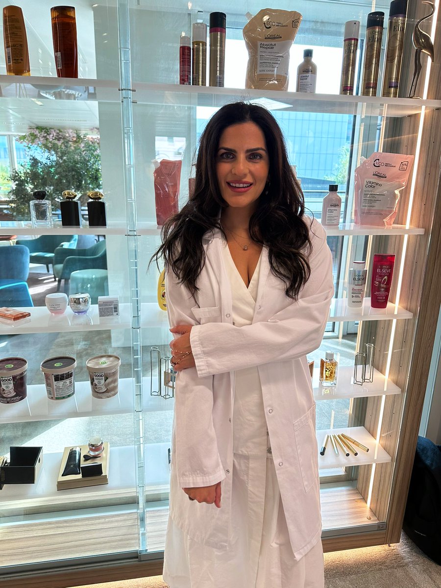 jessicanaziri's tweet photo. Today I’m heading to the @LOrealGroupe Packaging Lab to learn more about the packaging life cycle — from concept to end use. #LorealTech #LorealGroupe
#CreateTheBeautyThatMovesTheWorld
#VivaTech #LorealPartner
#BeautyInnovation https://t.co/FImTpw9q9s
