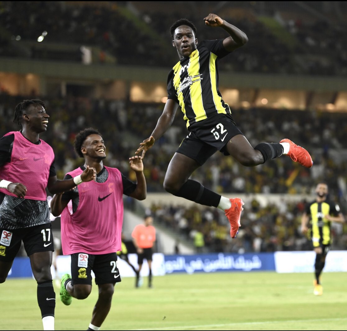 RAAD1384's tweet photo. صنع هدفين وسجل هدف وصناعة الثاني من طينة الكبار…مسقبل بعون الله💛👍🖤 https://t.co/1k0E4KAlM9