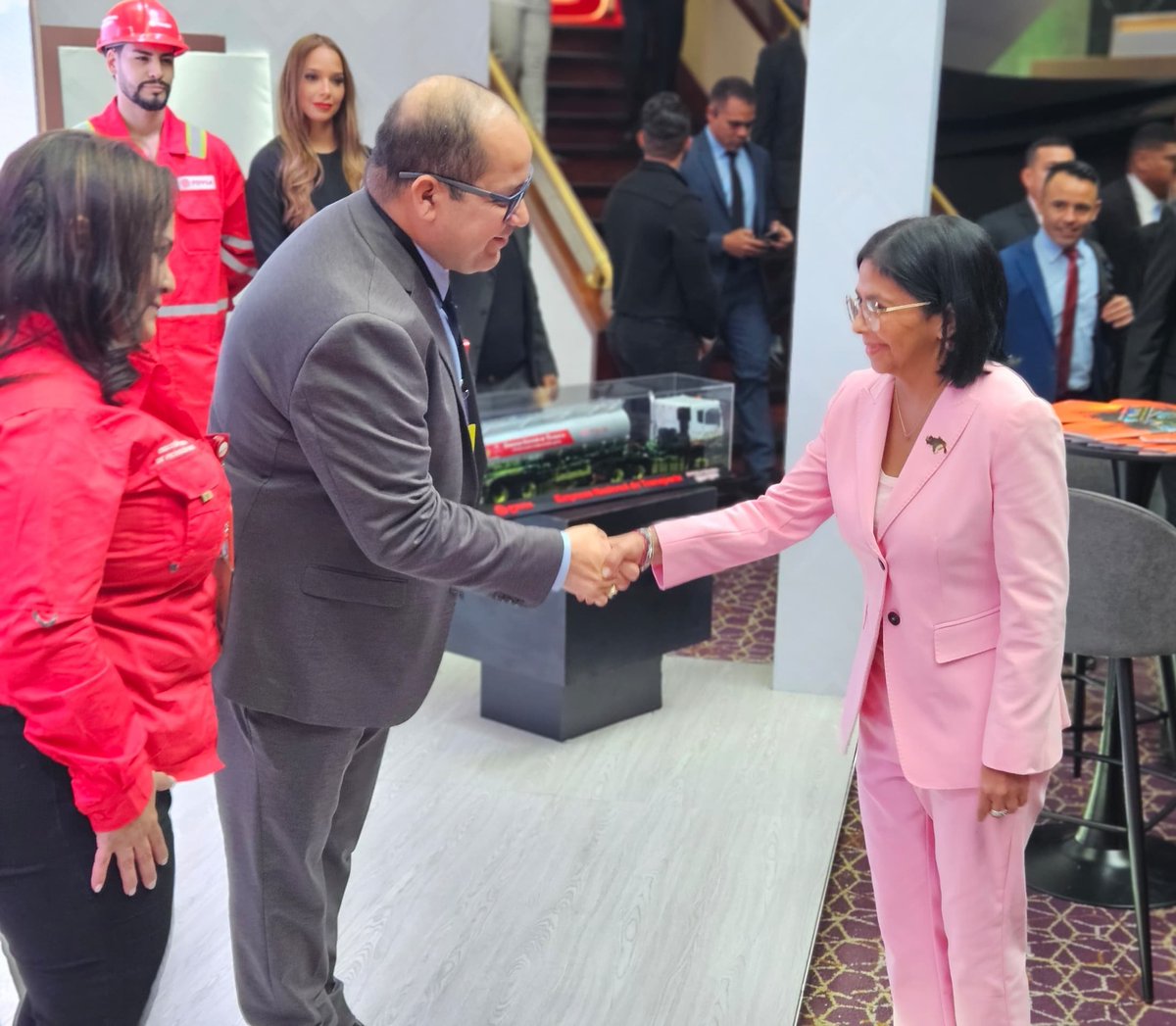 PDVSA's tweet photo. Desde este jueves 23 de mayo, PDVSA está presente en la Expo FedeIndustria 2024, espacio de encuentro de más de 110 empresas venezolanas, bajo el lema Innovación y Negocios. https://t.co/UhdAFTGrJj