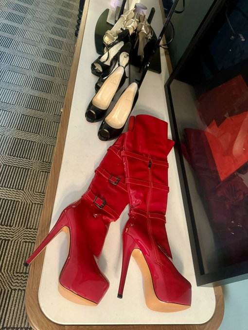 Just a few BTS photos from my NYC trip last week. 😈 https://t.co/RREENj6tUY<a href="/tag/realloyalfans"class="tags"><span>#realloyalfans</span></a>