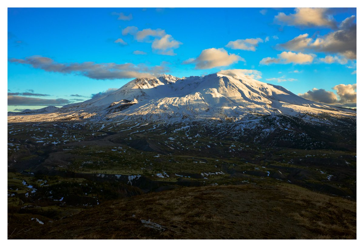 Mount Saint Helen's
——————————
#Photography #LandscapePhotography #Landscape #PacificNorthwest #PNW #Sony #Ocean #Coast #OregonCoast #Mountains #MountSaintHelens #Sunset #Outdoors #Nature  #Hiking