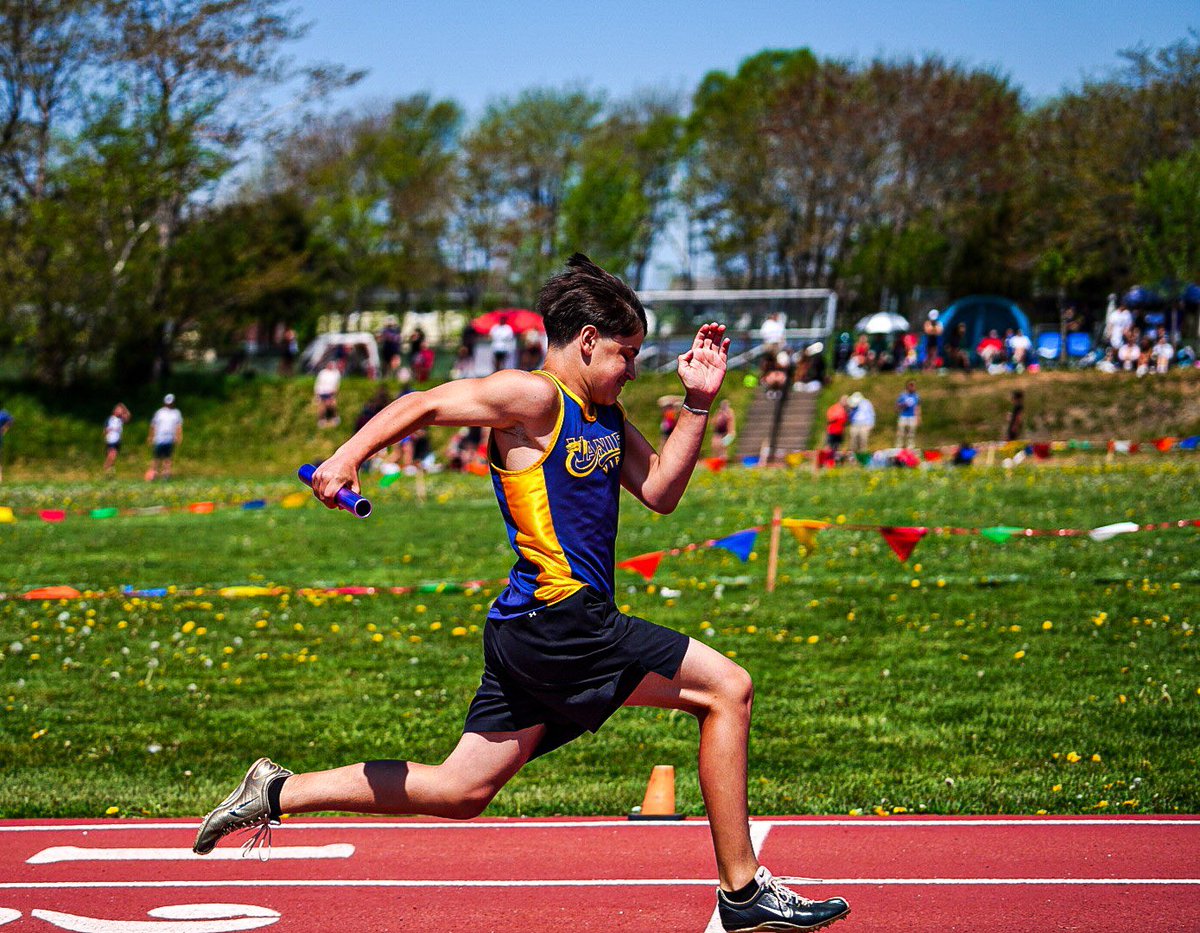 MrsKnowles's tweet photo. @VanierSports @ReprtrPatHealey Oliver and his teammates enjoyed a GREAT track season. Considering this was his first year competing, he did exceptionally well with his wins AND losses! https://t.co/82mdPg6Iad