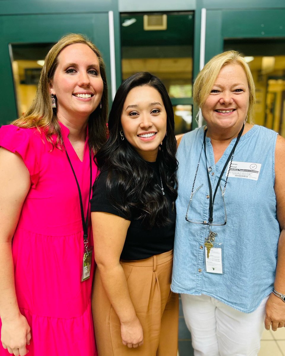 riverbendes's tweet photo. These ladies worked hard this year as our priority substitutes!  We are so thankful for Jennifer, Estrella, and Karen for going above and beyond the call of duty every day for our Hornets. 💚🐝💛#riverbendrocks https://t.co/VkUQATZKy9