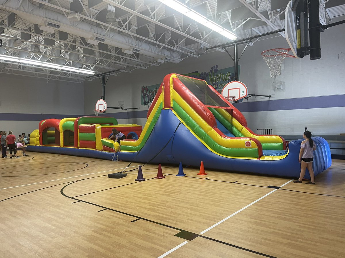 KidZoneKansas's tweet photo. 💥 Carnival Chaos 💥
KidZone partnered with FIVE schools this Friday to entertain their school events! 

Big thank you to Ridgeview Elementary, Hawthorn Hill Elementary, East Antioch Elementary, Sunrise Point Elementary, and Broughman Elementary! https://t.co/3WmCrCAOKH