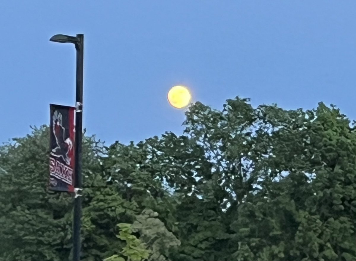 Thanks to Ms. Rende for sharing this amazing pic that one of her @SaxeMS students sent - great shot! 🌕