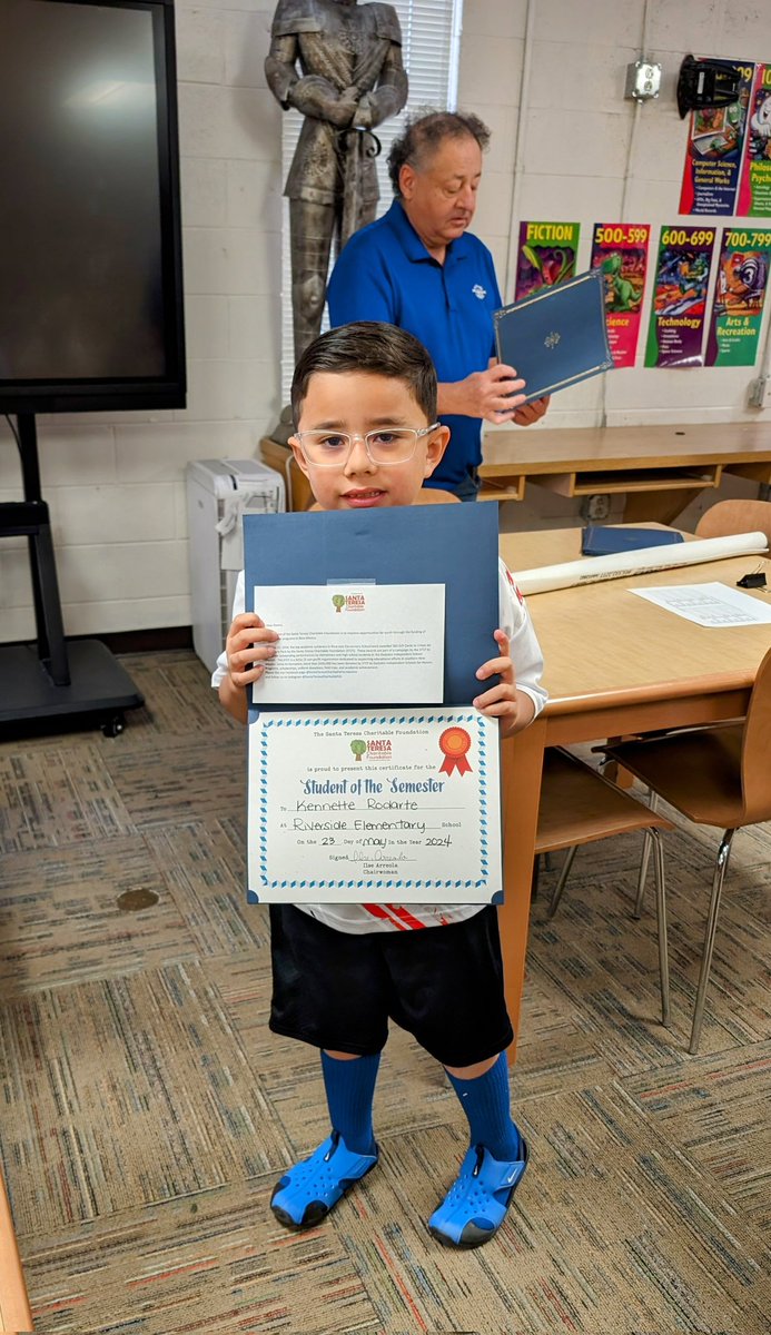 Congratulations to all our top performing students! They were recognized by the Santa Teresa Charitable Foundation. Thank you STCF for your generosity.😍