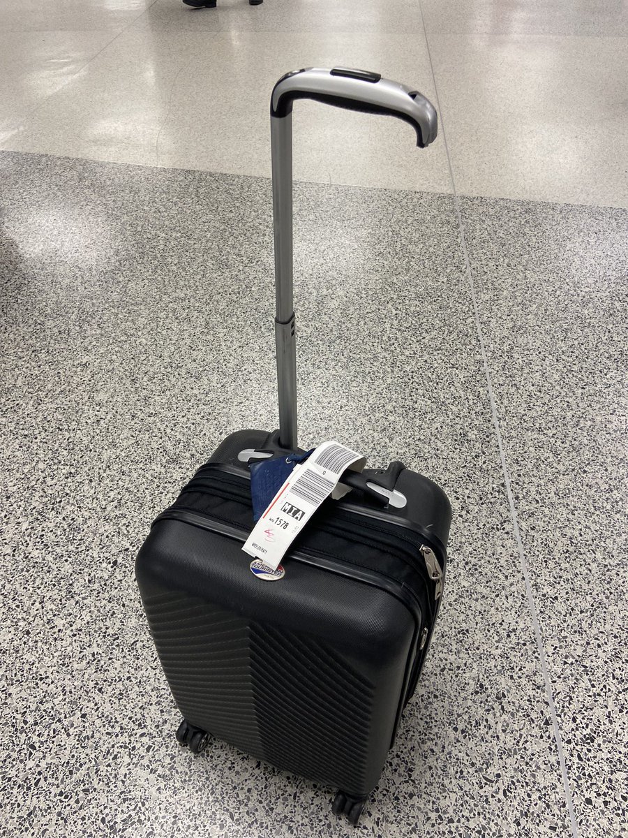 kayteeaa's tweet photo. Always been loyal to @SouthwestAir but this is the last straw, baggage office says there’s nothing they can do??? So we’re just breaking bags now? https://t.co/ZCeM4iTzhR