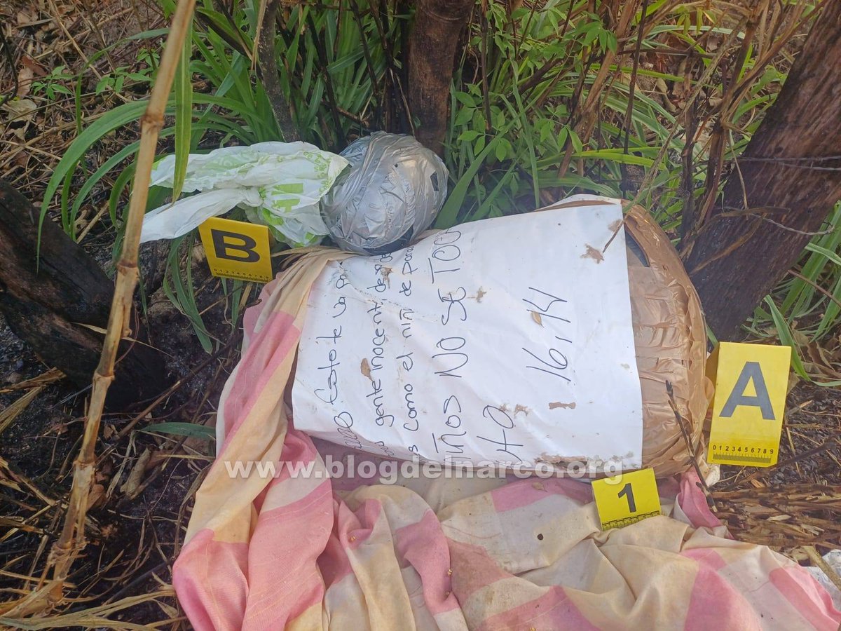 blogdelnarcomex's tweet photo. "Los niños no se tocan", Decapitan en Comalcalco, Tabasco a uno de los MUGROSOS que asesinó al niño Emiliano en Paraíso y dejan mensaje para "El Pescuezo" líder del grupo relacionado con La Barredora (Información en el enlace) https://t.co/HEtHJ6wEeE https://t.co/N88xIshsVG