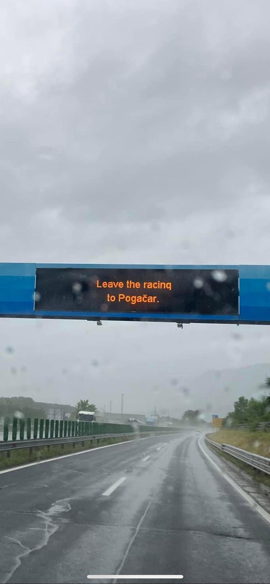 MrVrhgyiB's tweet photo. A freeway in Slovenia yesterday. @TamauPogi #Giro https://t.co/GCwYu9cBKu