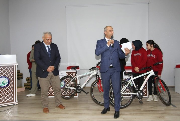 🇹🇷Kaymakamımız Sayın Tuncay KALDIRIM, İl Milli Eğitim Müdürümüz Sayın Yakup YILDIZ ile okulumuzda düzenlenen “Dilimizin Zenginlikleri” yarışması final müsabakamıza katılım sağladılar. 
<a href="/hamidiyemtal25/">Hamidiye Kız Mesleki ve Teknik Anadolu Lisesi</a> <a href="/cengizsavas25/">Cengiz savas</a> <a href="/Yakutiyemem/">YAKUTİYE İLÇE MEM</a> <a href="/Erzurum_Mem/">Erzurum İl Millî Eğitim Müdürlüğü</a> <a href="/yakupyildiz024/">Yakup YILDIZ</a> <a href="/TCYakutiye/">Yakutiye Kaymakamlığı</a> <a href="/tcmeb/">Millî Eğitim Bakanlığı</a>