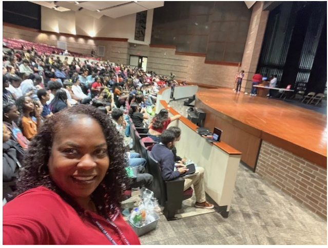 AliefCounseling's tweet photo. Our College &amp; Career Readiness Facilitator representing @  Alief's Decision Day 2024! #PostSecondaryOptions #AliefCounselorsHaveYouCovered💚 https://t.co/5uue2SV7jE
