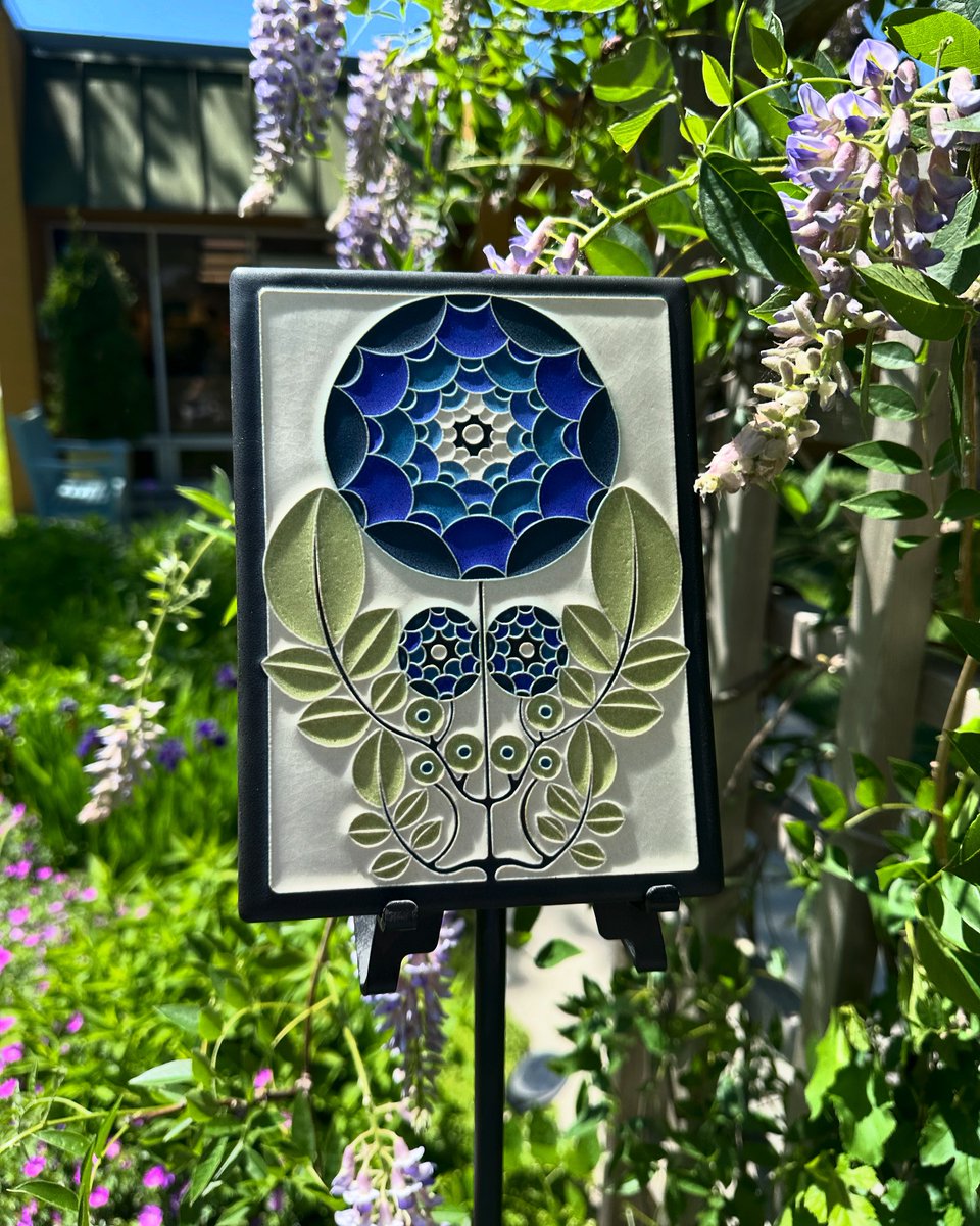 motawitileworks's tweet photo. Spring has sprung at the Tileworks! 💐
#motawi #motawitileworks #floraldecor #springdecor #springdecorating https://t.co/JL20tWgQp8