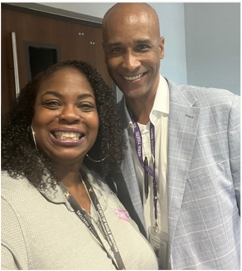 AliefCounseling's tweet photo. Our College &amp; Career Readiness Facilitator representing @  Alief's Decision Day 2024! #PostSecondaryOptions #AliefCounselorsHaveYouCovered💚 https://t.co/5uue2SV7jE