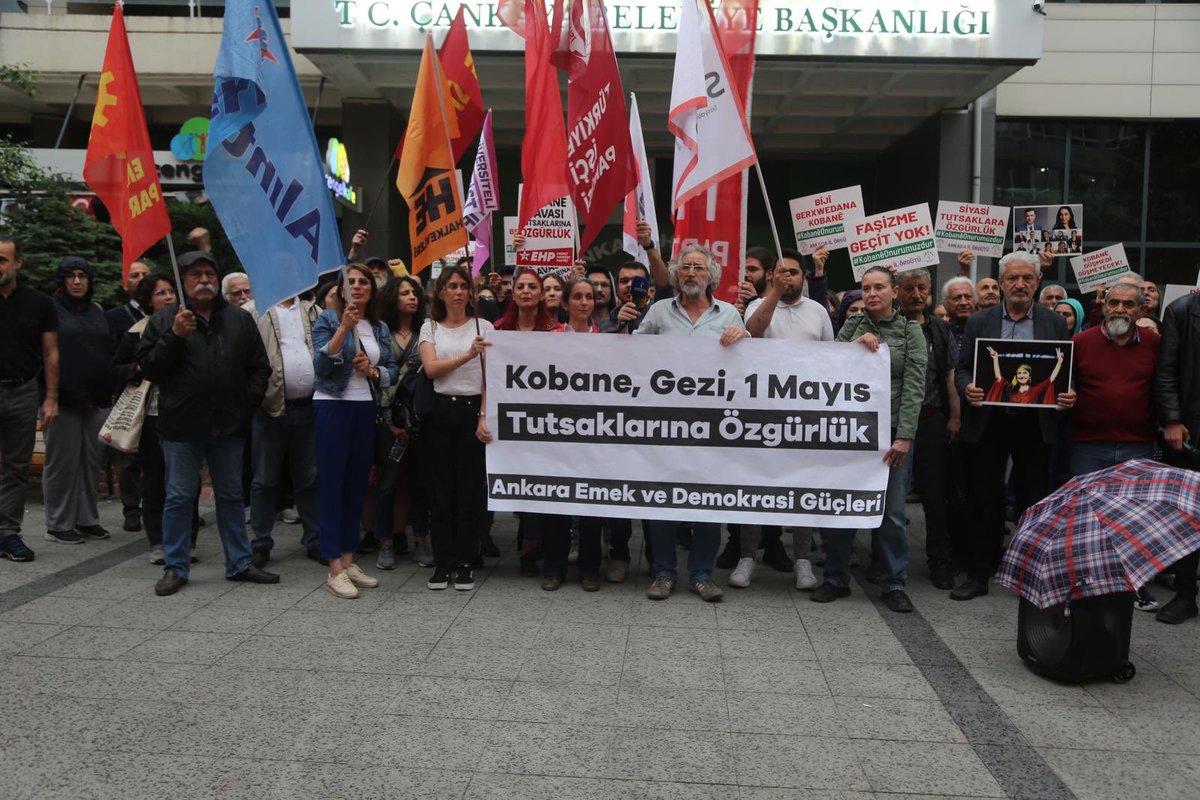 📍Ankara Gezi, Kobane, 1 Mayıs tutsaklarına adalet! Gezi, Kobane, 1 Mayıs tutsaklarına adalet için Ankara Emek ve Demokrasi Güçleri olarak Sakarya Caddesinde basın açıklaması gerçekleştirdik. #HepsiniAlacağız