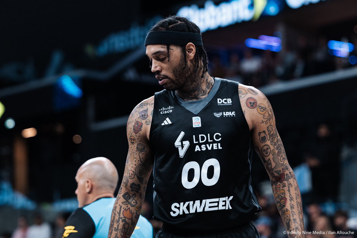 LDLCASVEL's tweet photo. ⛹️ #PlayoffsLNB / G1 Demi-finale - Fin du QT3
⚪️ @ParisBasketball - 7️⃣1️⃣
⚫️ LDLC ASVEL - 5️⃣6️⃣
🎥 @lachainelequipe
#LDLCASVEL https://t.co/P8PT84VZWW