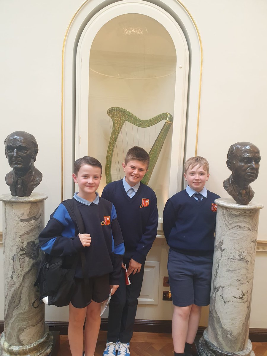 Congratulations to three of our 5th class boys who met @PresidentIRL today in Áras an Uachtaráin! 👏🏻 Recognising the work of their class and former teacher, Paula Galvin, in the area of #GlobalCitizenship. Such an honour!