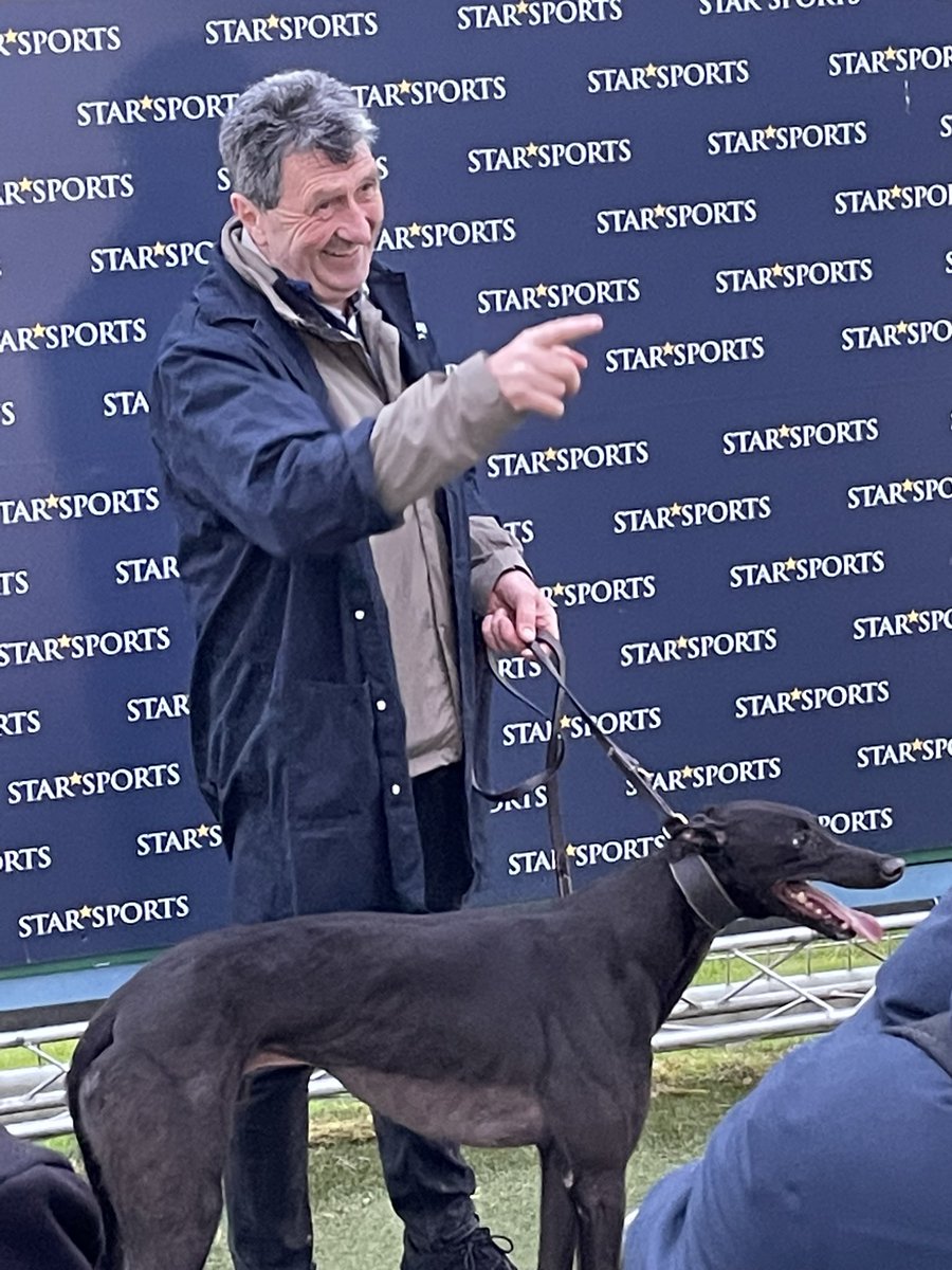 Derby is successfully up and running. First night details: bit.ly/3QQmBiD Continues Fri + Sat. De Lahdedah, pictured with trainer Liam Dowling, was fastest. There were doubles for Paul Hennessy + Richard Rees @TowcesterRaces @StarSports_Bet @RacingPost @RPGreyhounds