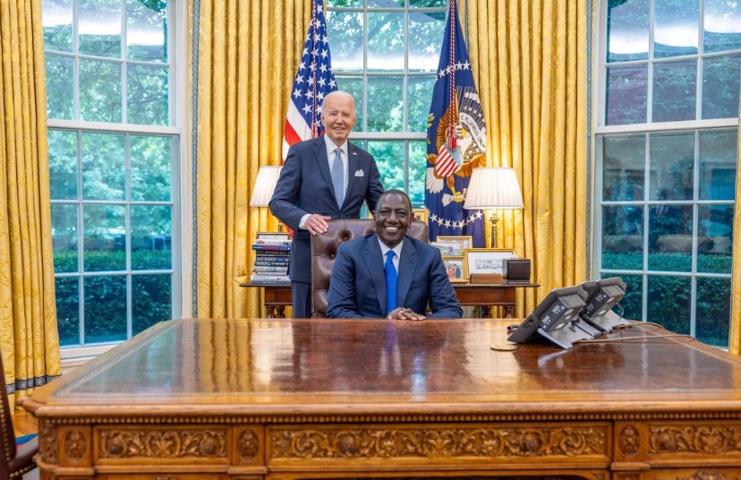 Acquitator81C's tweet photo. Les vrais honneurs passent par la légitimité. Pour y parvenir, il faut des élections démocratiques. Les nominations des élus ou la distribution des #DEV recule notre démocratie! Congratulations président @WilliamsRuto ! https://t.co/8qPQGiw5mQ