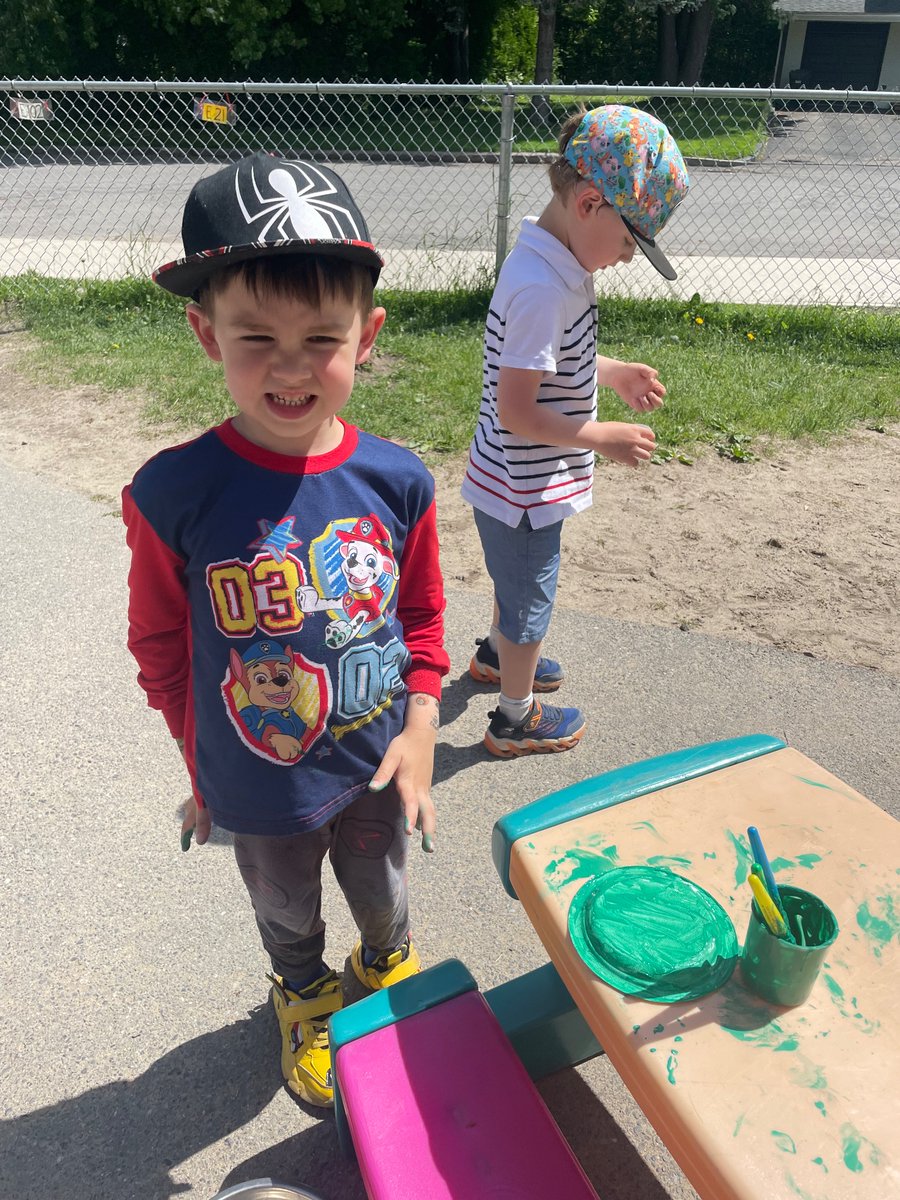 Our ABC Countdown to Summer ☀️ continued today with the letter H! We also recognized Turtle Day by learning facts about turtles & painting the shell of our turtle craft during outdoor activities! 🐢 #ocsbOutdoors