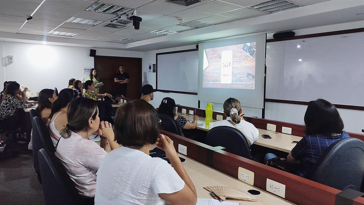 CCBucaramanga's tweet photo. #AEstaHora nuestros empresarios #RutaF, aprenden a dominar el comercio electrónico con nuestro curso especializado📩💻. En 20 horas de formación conocerán cómo crear una página web, pautar en redes sociales y desarrollar estratégicas digitales.🔝 https://t.co/SROopnzc74