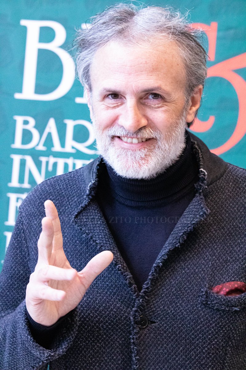 E’ #FabrizioFerracane  l’attore che vi presento stasera! @FabrizioFerracane è l’interprete di #Mascaria il #filmtv  per #LaGiornataDellaLegalita’ su <a href="/Rai1/">Rai Bruno</a> <a href="/RaiPlay/">RaiPlay</a> #rai1  #Raiufficiostampa