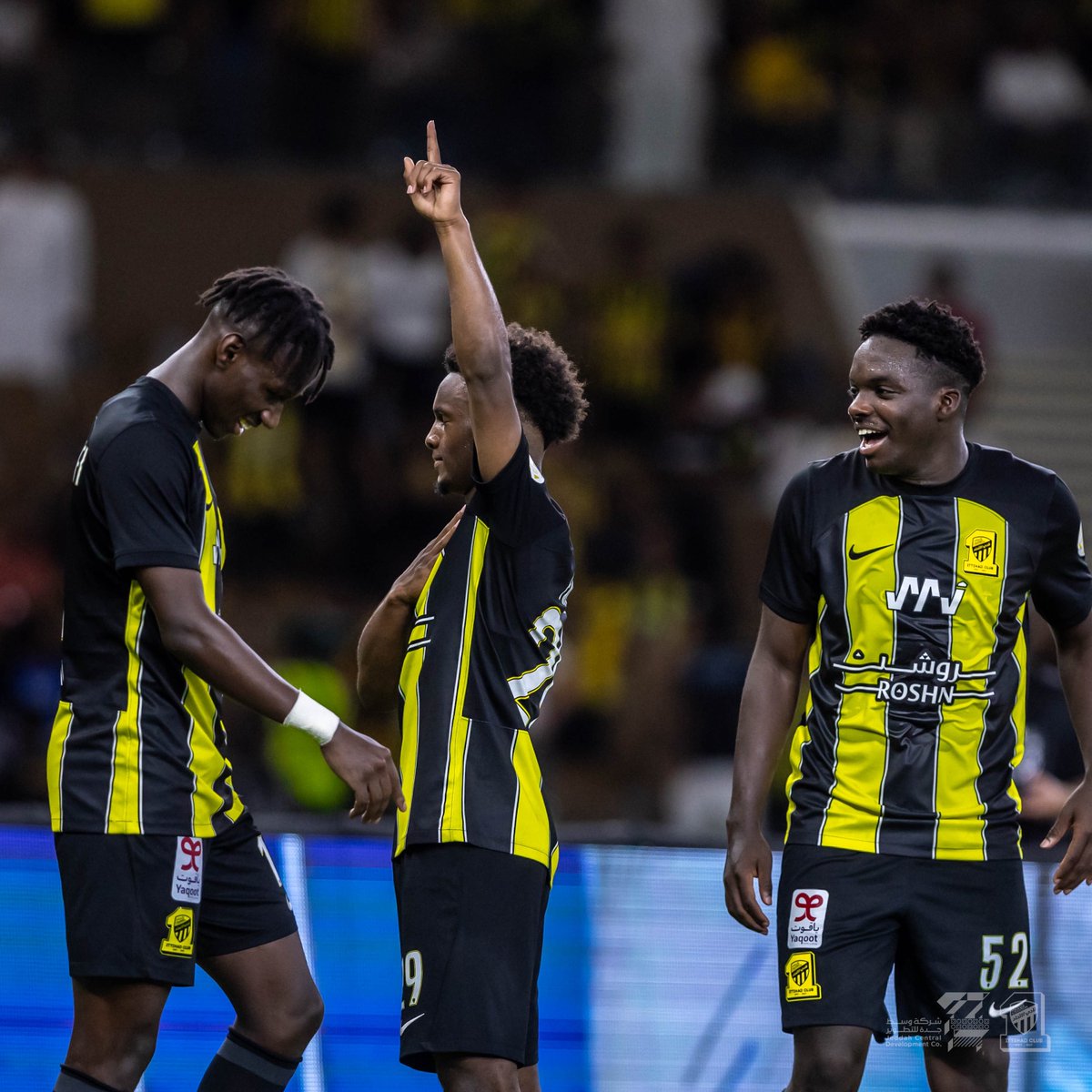 ittihad's tweet photo. 📸| فـرحـة 😌☝️
#الاتحاد_ضمك
#ليلة_الوفاء https://t.co/vzeLErpZhx
