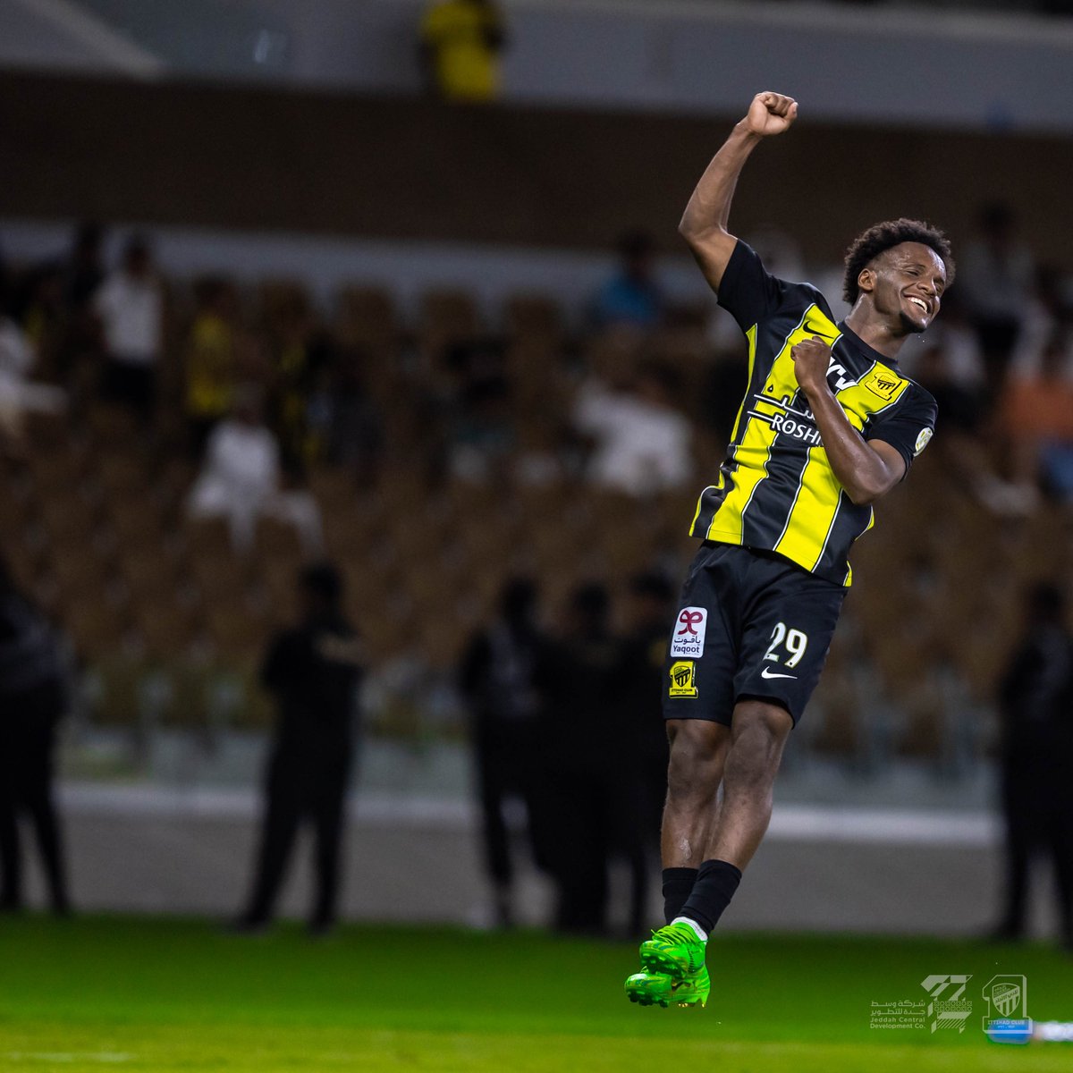 ittihad's tweet photo. 📸| فـرحـة 😌☝️
#الاتحاد_ضمك
#ليلة_الوفاء https://t.co/vzeLErpZhx
