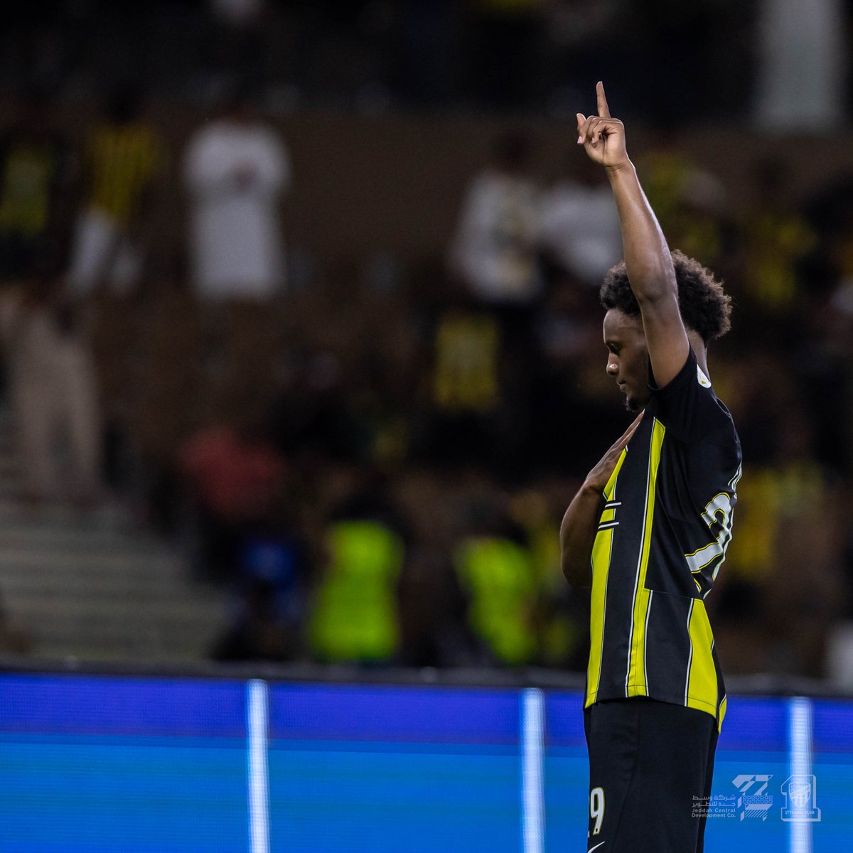 ittihad's tweet photo. 📸| فـرحـة 😌☝️
#الاتحاد_ضمك
#ليلة_الوفاء https://t.co/vzeLErpZhx