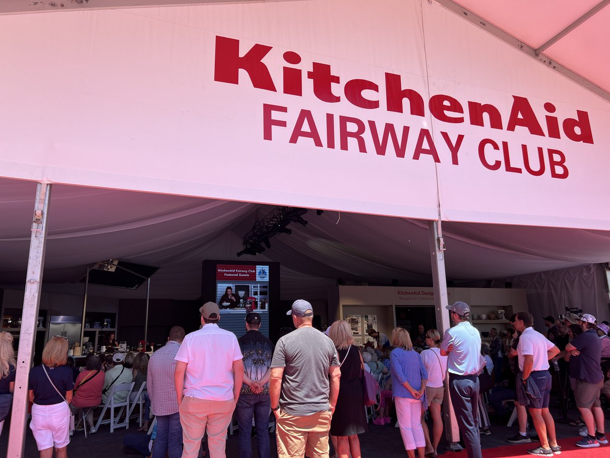 Standing room only at the KitchenAid Fairway Club for Celebrity Chef Alex Guarnaschelli! Be sure to stop by this weekend to see our other guests and learn a few cooking tips. #KitchenAidSrPGA