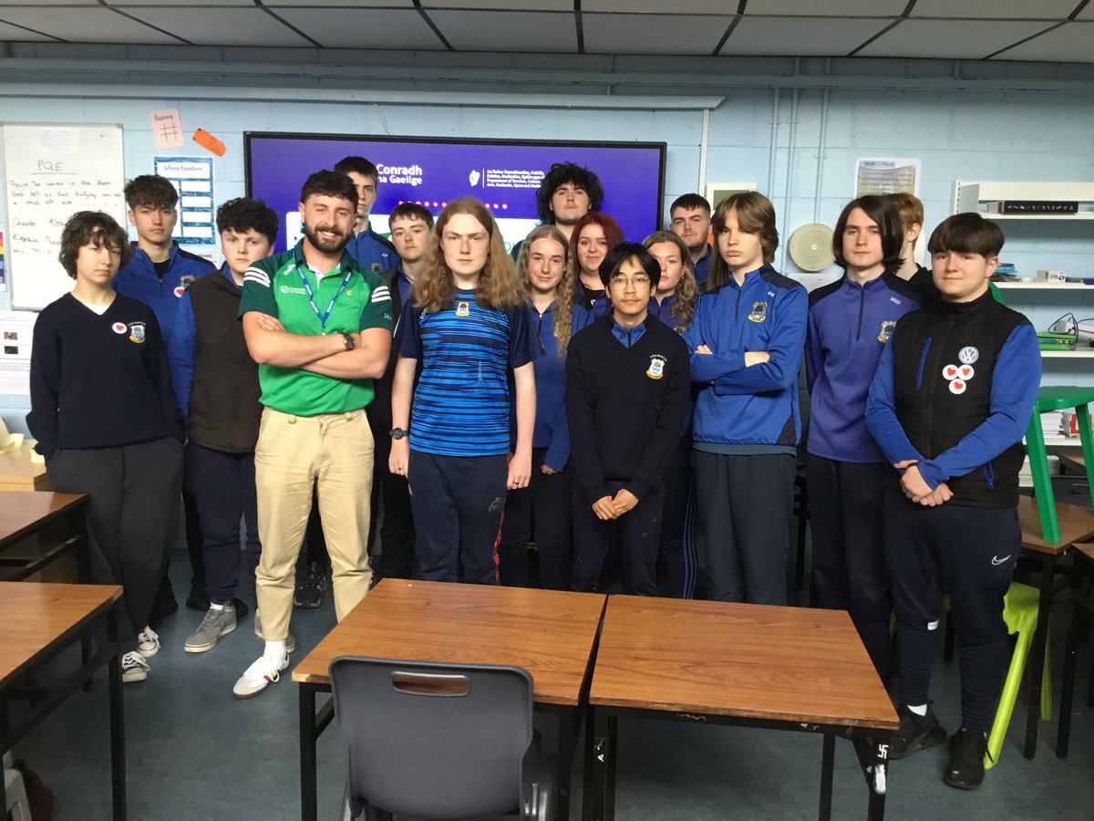 CMCOGaeilge's tweet photo. The TYs recently enjoyed an afternoon with Seo Bóthar, le @CnaG Míle buíochas le Donal Breathnach, is cainteoir inspioráideach spreagúil é. Students and teachers left the event with a renewed appreciation for our Irish language&amp;heritage. Go raibh míle son eagraí, @caoimhs ☘️ https://t.co/YTi7HFHuYc