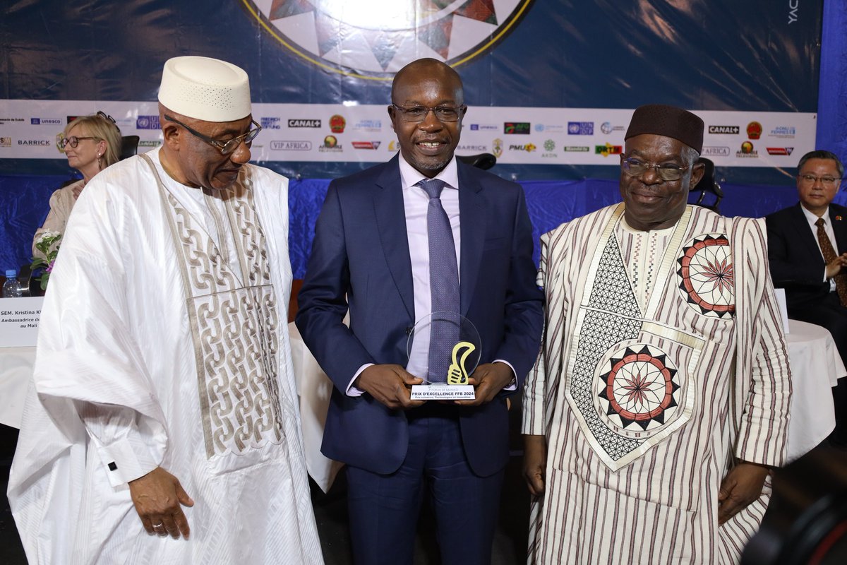 ODC_Mali's tweet photo. 📸 Fierté pour Orange Digital Center ! Ce matin, nous avons reçu le Prix d'Excellence « Science, Technologies &amp; Information » lors de la 24ème édition du Forum de Bamako. Un moment fort pour célébrer nos réalisations ! Ensemble, continuons à bâtir un mali plus numérique  🚀🤝 https://t.co/W3OZ4ui1tu