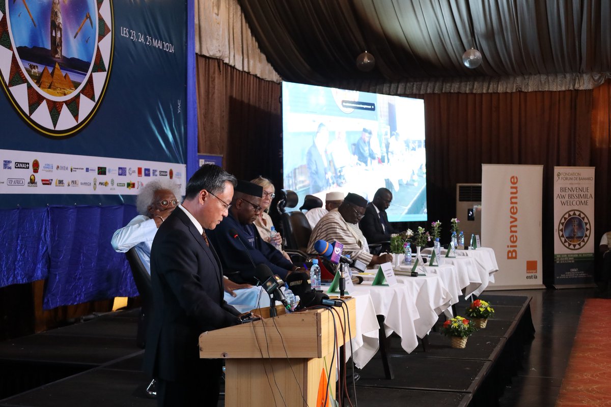 ODC_Mali's tweet photo. 📸 Fierté pour Orange Digital Center ! Ce matin, nous avons reçu le Prix d'Excellence « Science, Technologies &amp; Information » lors de la 24ème édition du Forum de Bamako. Un moment fort pour célébrer nos réalisations ! Ensemble, continuons à bâtir un mali plus numérique  🚀🤝 https://t.co/W3OZ4ui1tu